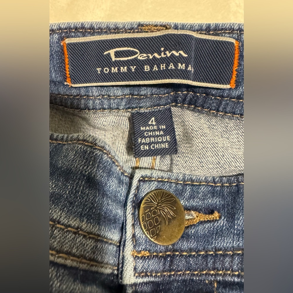 Tommy Bahama Denim Jeans Boyfriend Fit Size 4 STYLE#TW18542 wash Vintage